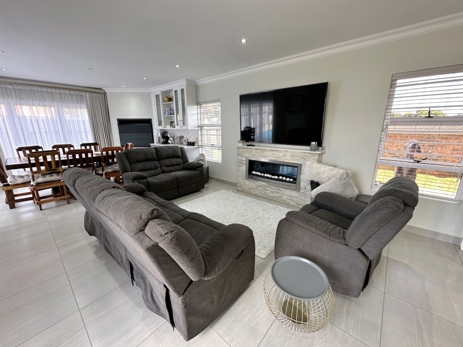 To Let 3 Bedroom Property for Rent in Beyers Park Gauteng