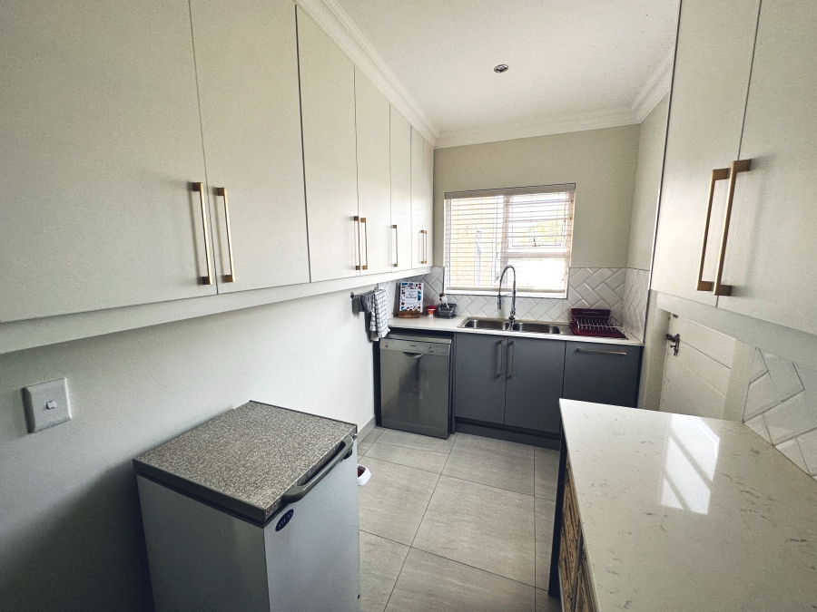 To Let 3 Bedroom Property for Rent in Beyers Park Gauteng