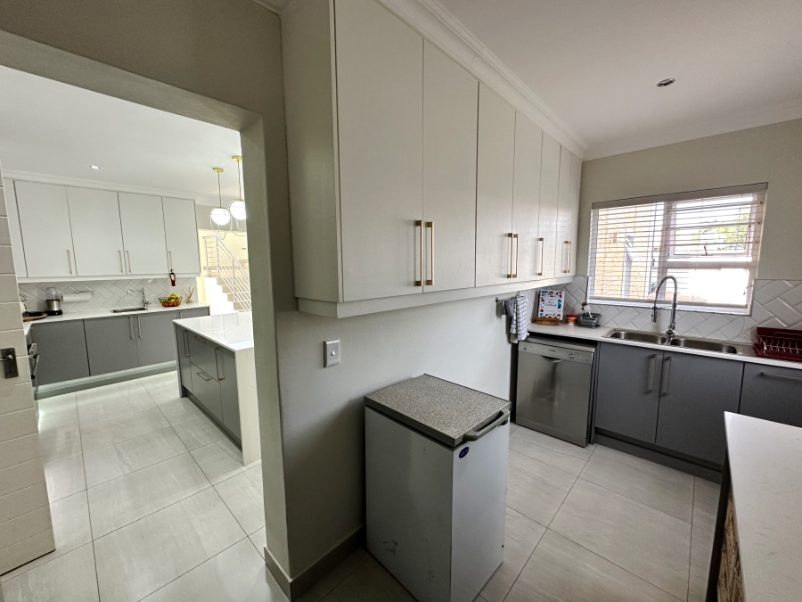 To Let 3 Bedroom Property for Rent in Beyers Park Gauteng