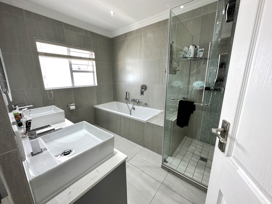 To Let 3 Bedroom Property for Rent in Beyers Park Gauteng