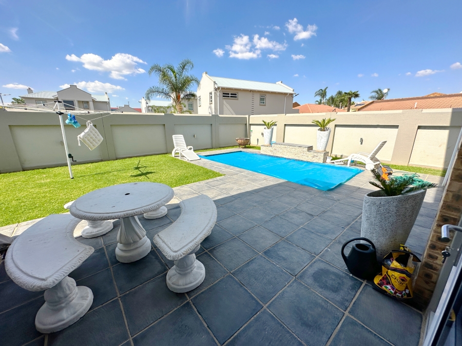 To Let 3 Bedroom Property for Rent in Beyers Park Gauteng