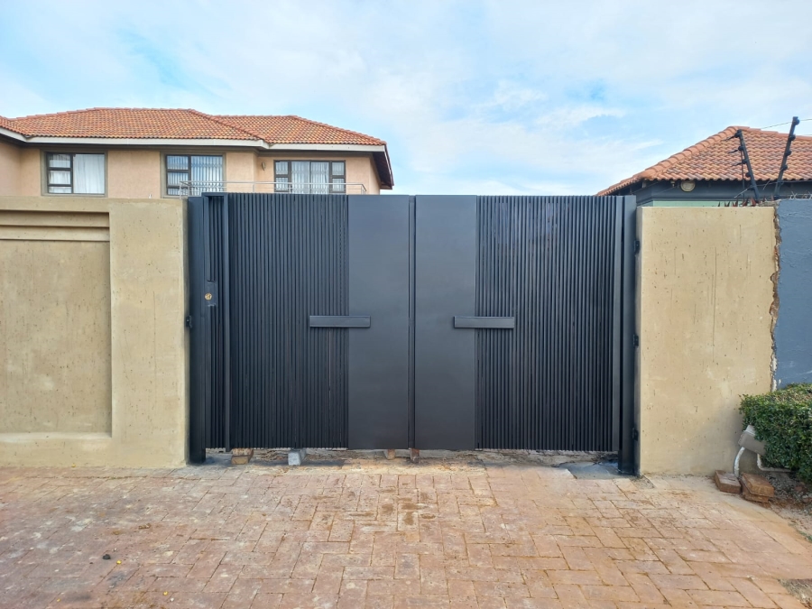 2 Bedroom Property for Sale in Selcourt Gauteng