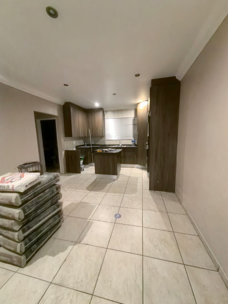 2 Bedroom Property for Sale in Selcourt Gauteng