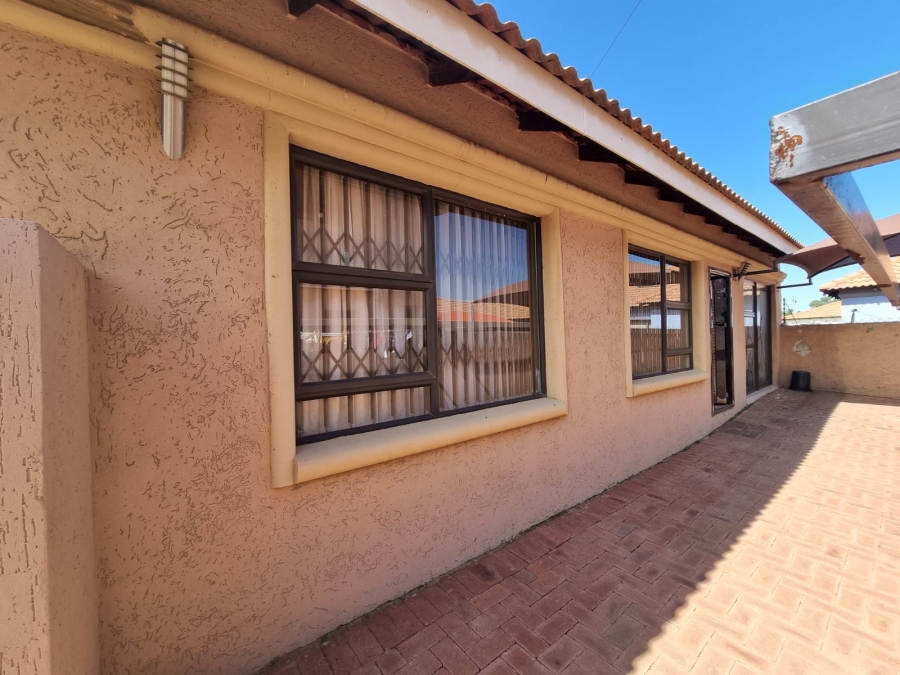 2 Bedroom Property for Sale in Selcourt Gauteng