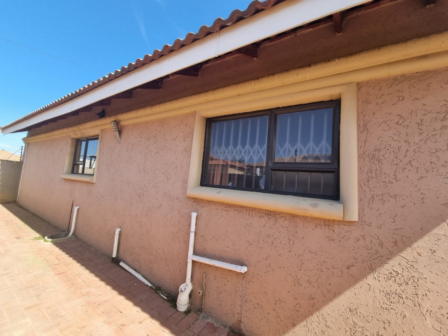 2 Bedroom Property for Sale in Selcourt Gauteng