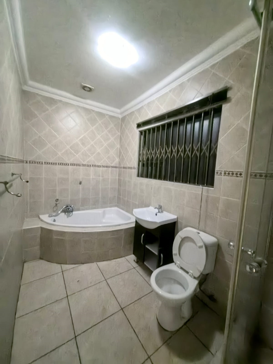 2 Bedroom Property for Sale in Selcourt Gauteng