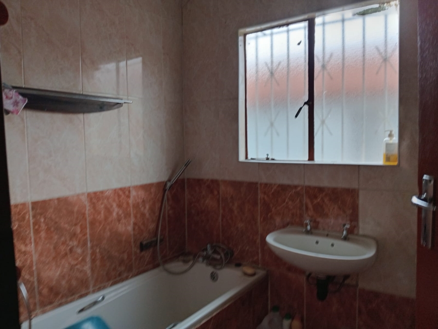 3 Bedroom Property for Sale in Roodekop Gauteng