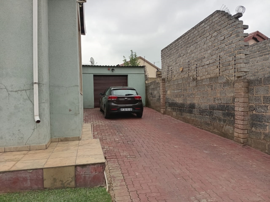 3 Bedroom Property for Sale in Roodekop Gauteng