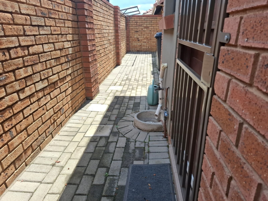 2 Bedroom Property for Sale in Brentwood Park AH Gauteng