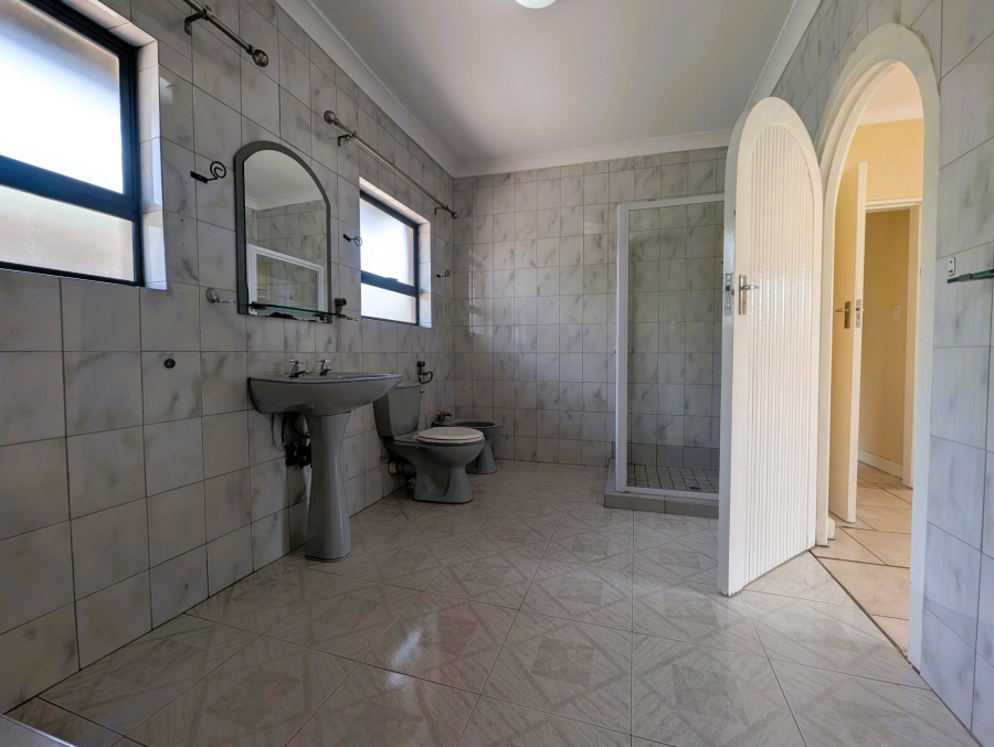 4 Bedroom Property for Sale in Brackenhurst Gauteng