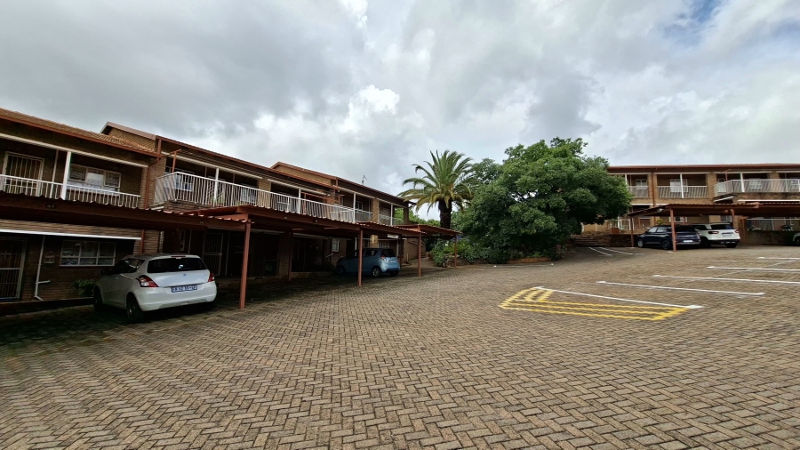 2 Bedroom Property for Sale in Noordheuwel Gauteng