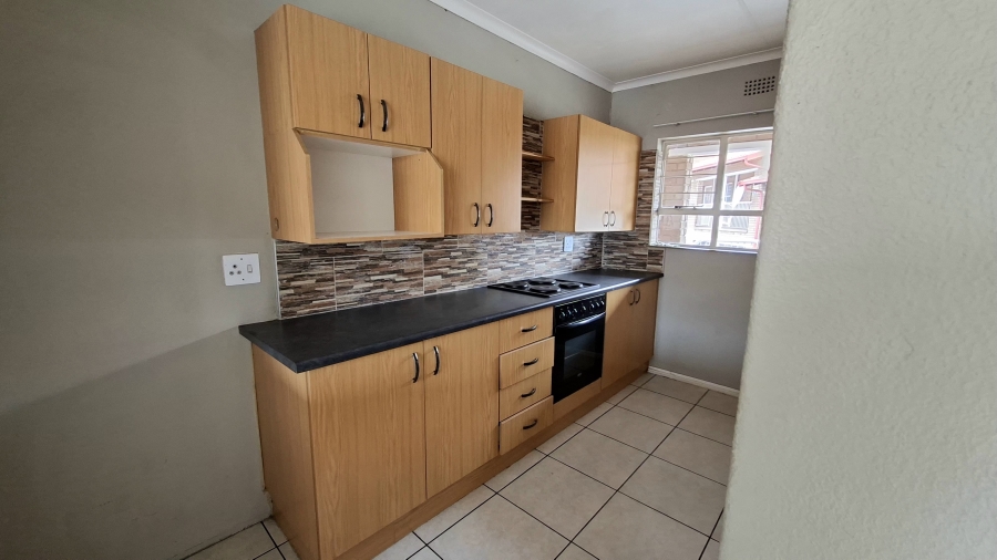 2 Bedroom Property for Sale in Noordheuwel Gauteng