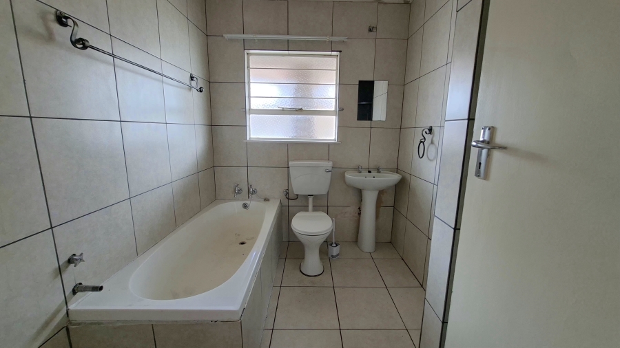 2 Bedroom Property for Sale in Noordheuwel Gauteng
