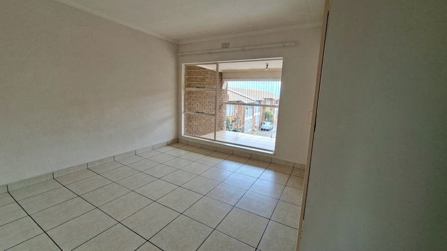 2 Bedroom Property for Sale in Noordheuwel Gauteng