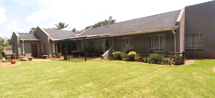 3 Bedroom Property for Sale in Farrarmere Gauteng