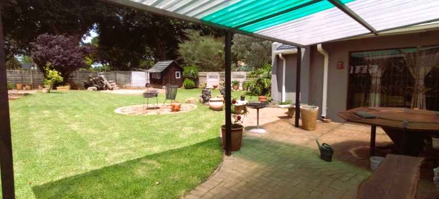 3 Bedroom Property for Sale in Farrarmere Gauteng