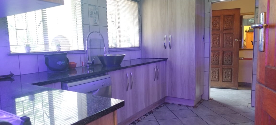 3 Bedroom Property for Sale in Farrarmere Gauteng