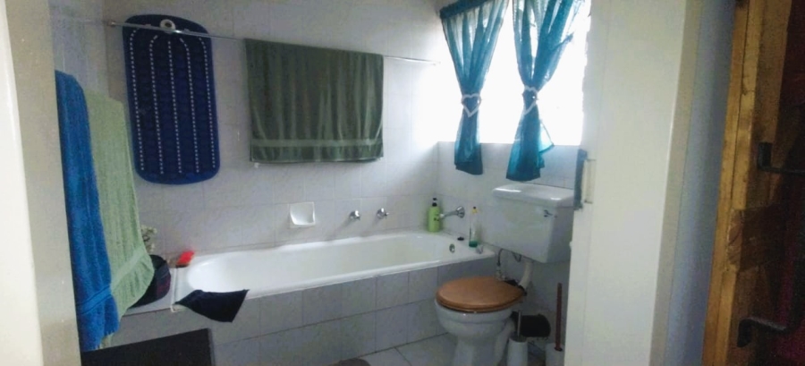 3 Bedroom Property for Sale in Farrarmere Gauteng