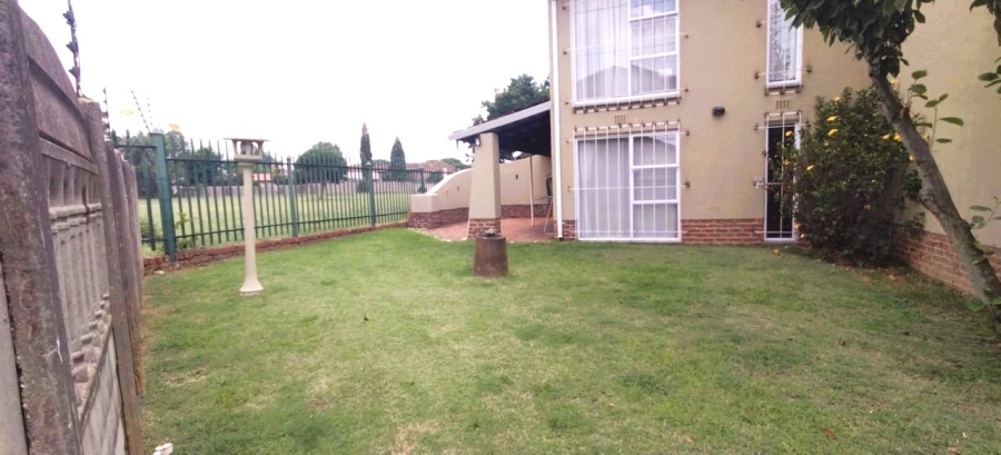 3 Bedroom Property for Sale in Farrarmere Gauteng