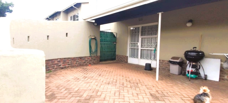 3 Bedroom Property for Sale in Farrarmere Gauteng