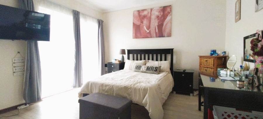 3 Bedroom Property for Sale in Farrarmere Gauteng