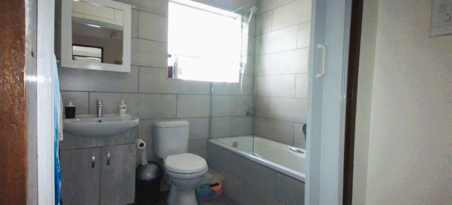3 Bedroom Property for Sale in Farrarmere Gauteng