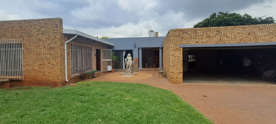 5 Bedroom Property for Sale in Cinderella Gauteng