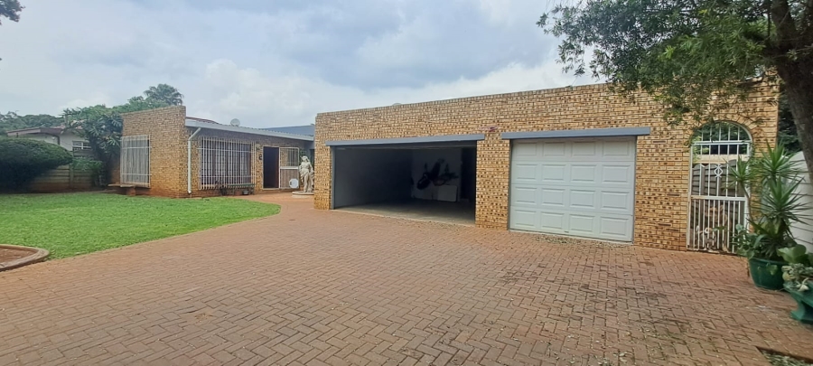 5 Bedroom Property for Sale in Cinderella Gauteng