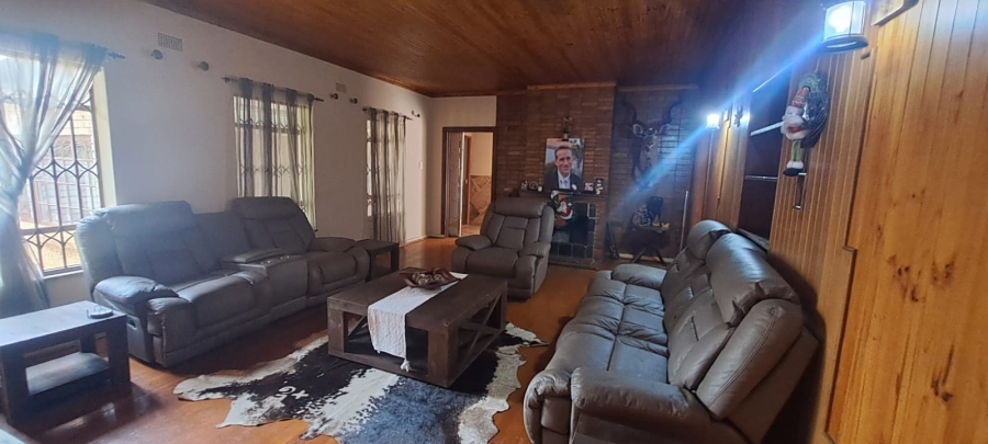 5 Bedroom Property for Sale in Cinderella Gauteng