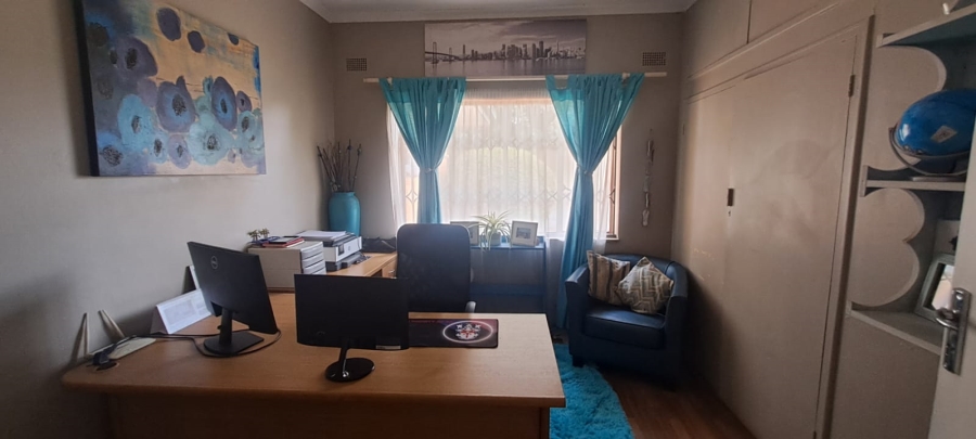 5 Bedroom Property for Sale in Cinderella Gauteng