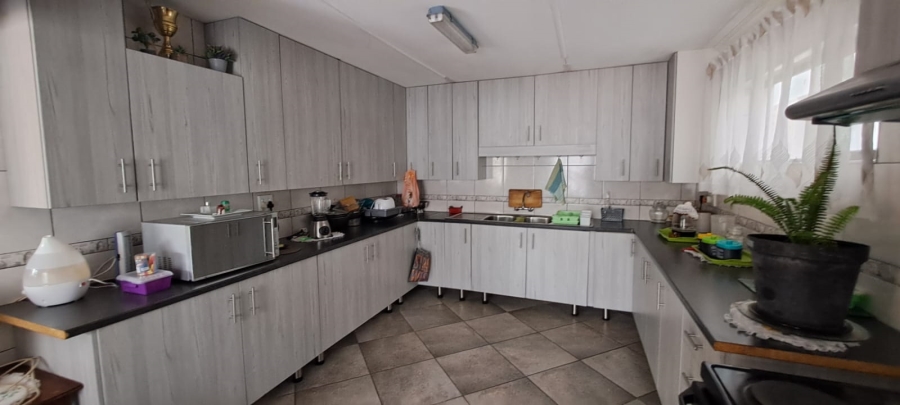 6 Bedroom Property for Sale in Brakpan Central Gauteng