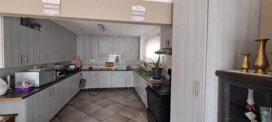 6 Bedroom Property for Sale in Brakpan Central Gauteng