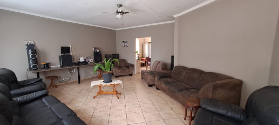 6 Bedroom Property for Sale in Brakpan Central Gauteng