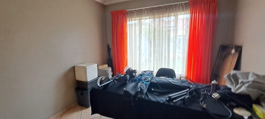 6 Bedroom Property for Sale in Brakpan Central Gauteng