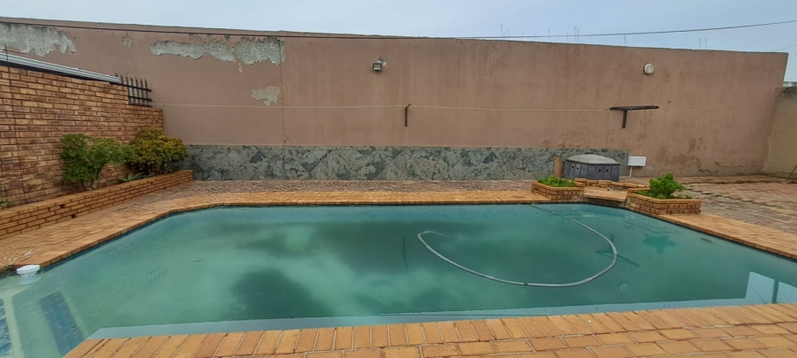 6 Bedroom Property for Sale in Brakpan Central Gauteng