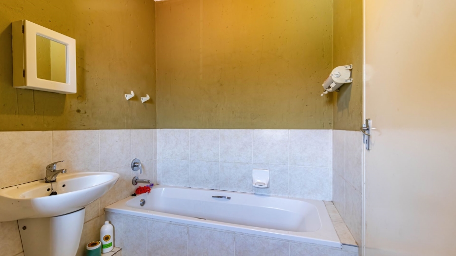 2 Bedroom Property for Sale in Comet Gauteng