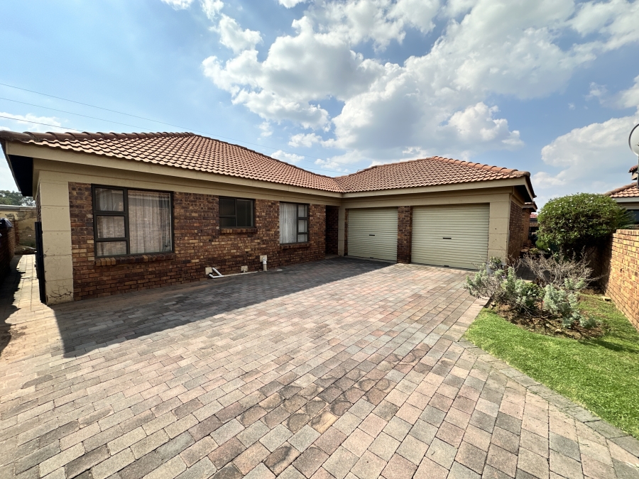 3 Bedroom Property for Sale in Albertsdal Gauteng