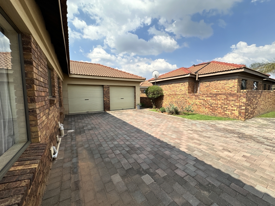 3 Bedroom Property for Sale in Albertsdal Gauteng