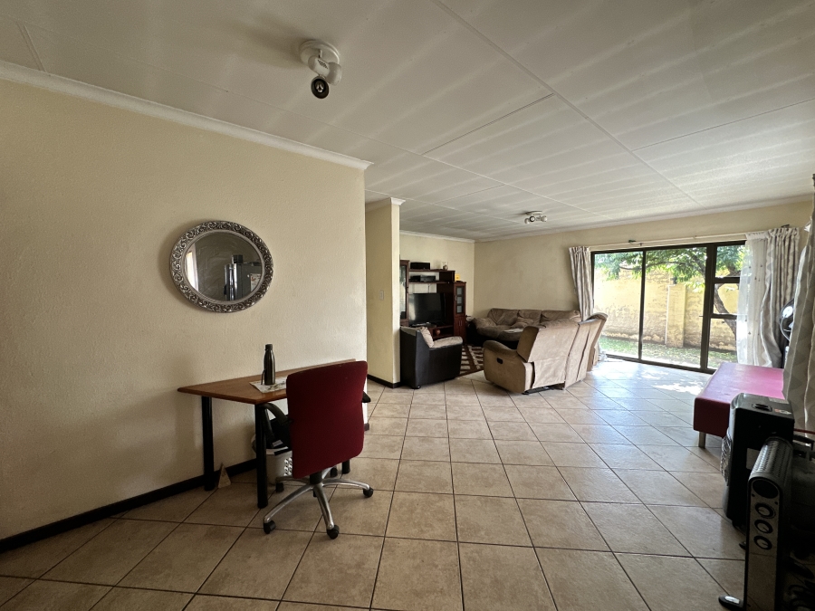 3 Bedroom Property for Sale in Albertsdal Gauteng