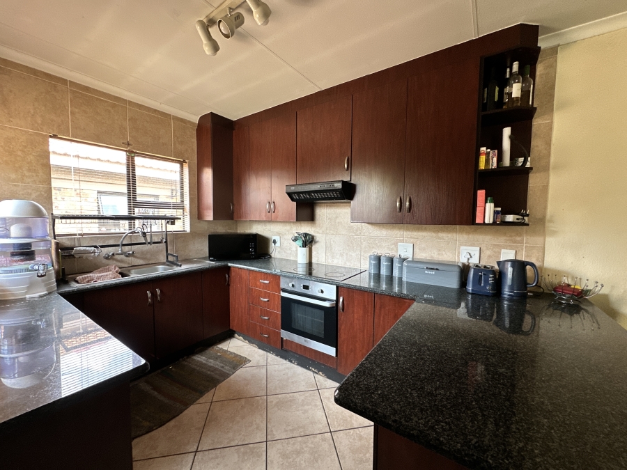 3 Bedroom Property for Sale in Albertsdal Gauteng