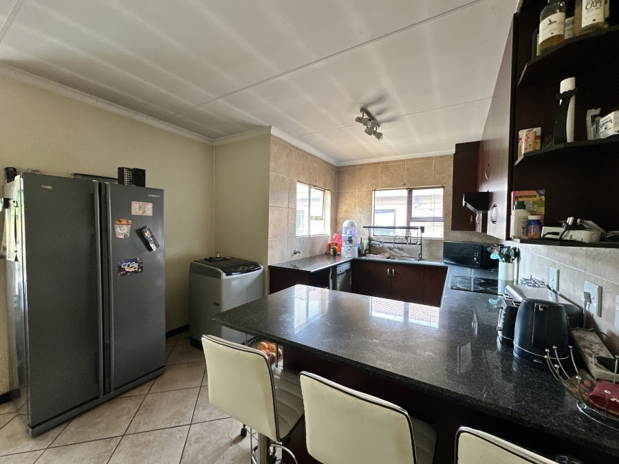 3 Bedroom Property for Sale in Albertsdal Gauteng