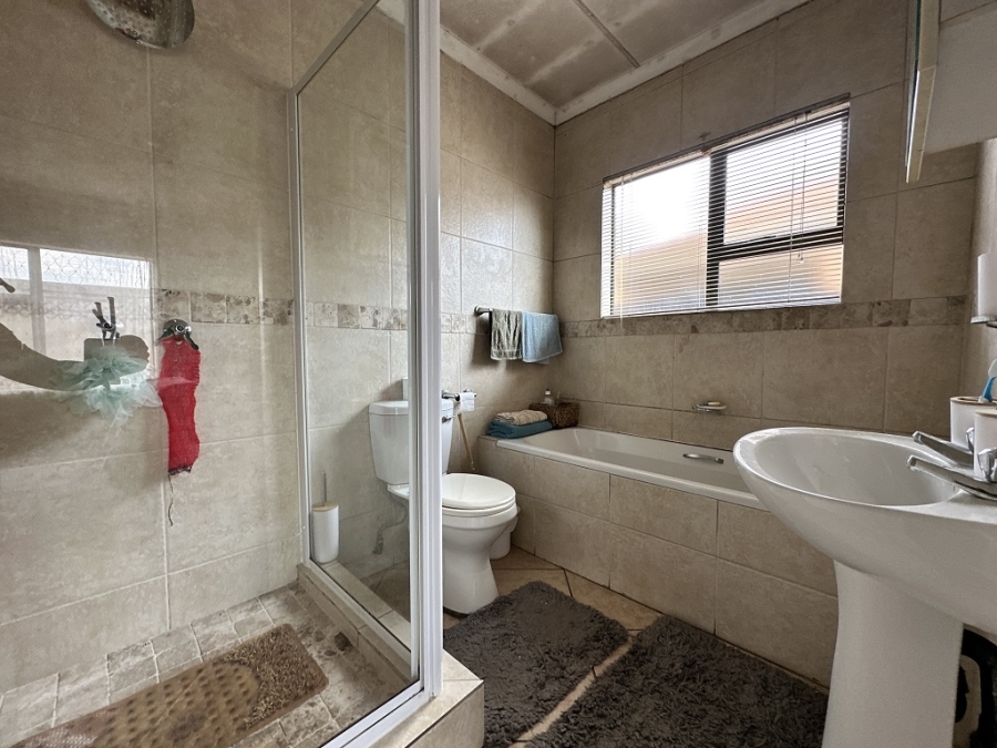 3 Bedroom Property for Sale in Albertsdal Gauteng