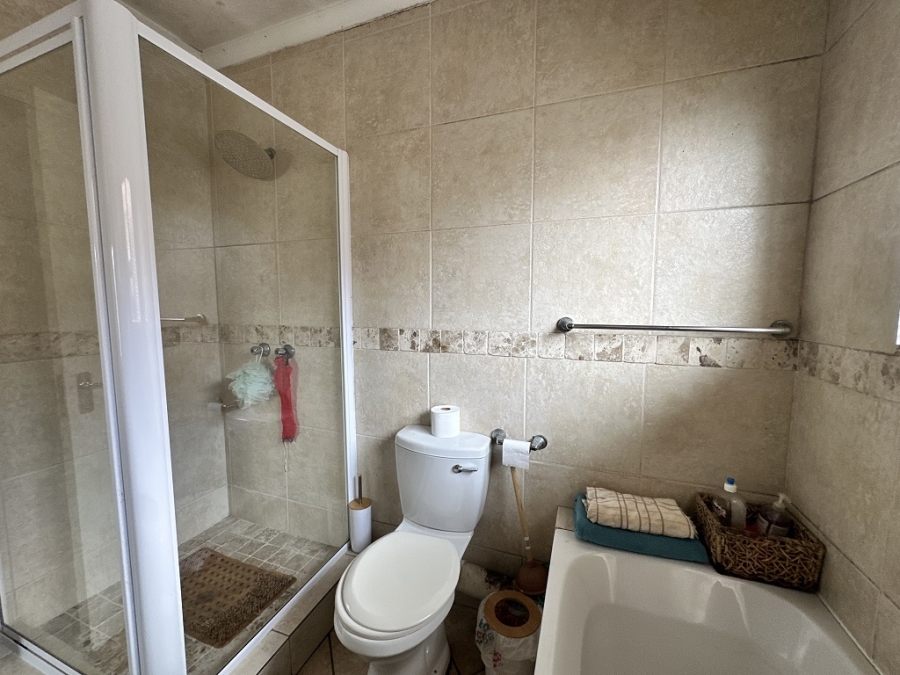 3 Bedroom Property for Sale in Albertsdal Gauteng