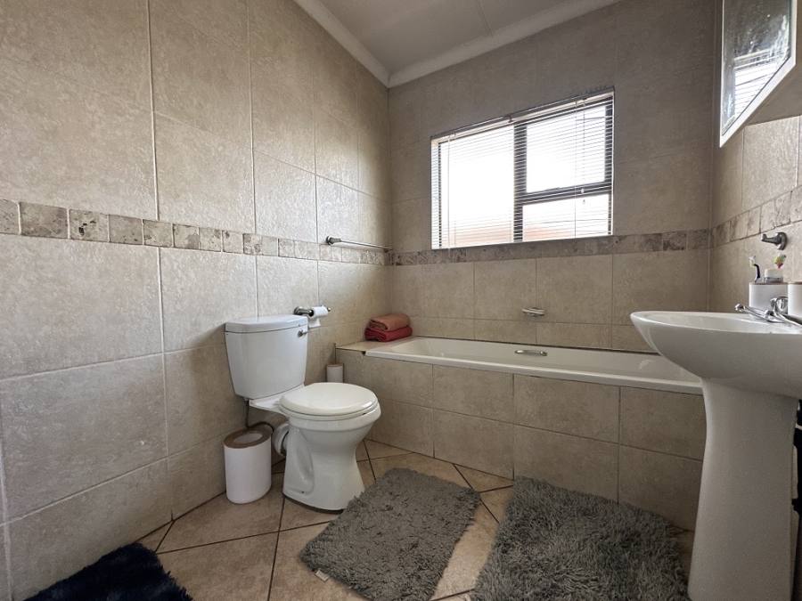 3 Bedroom Property for Sale in Albertsdal Gauteng
