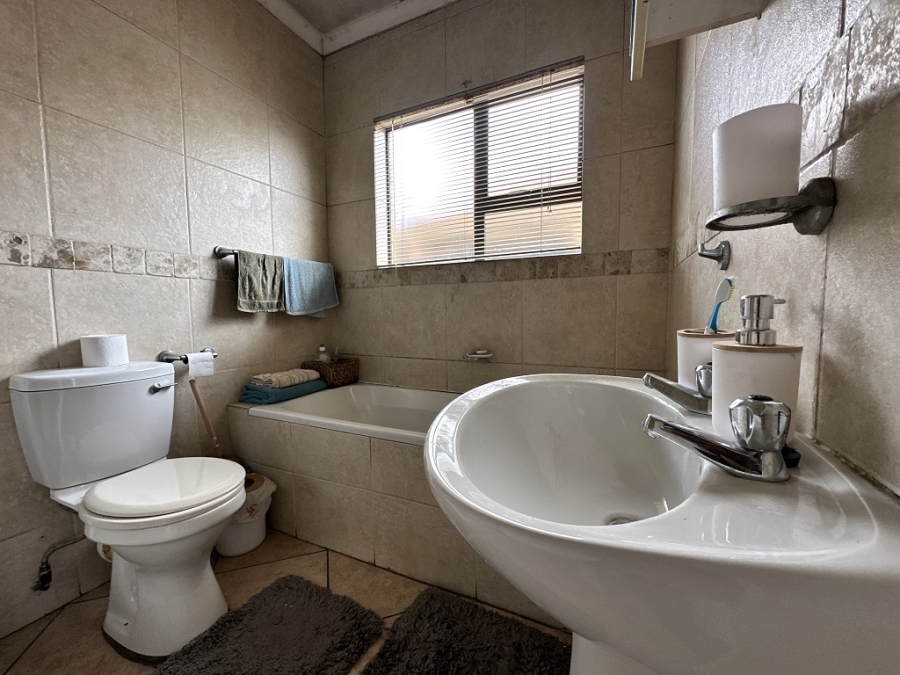 3 Bedroom Property for Sale in Albertsdal Gauteng