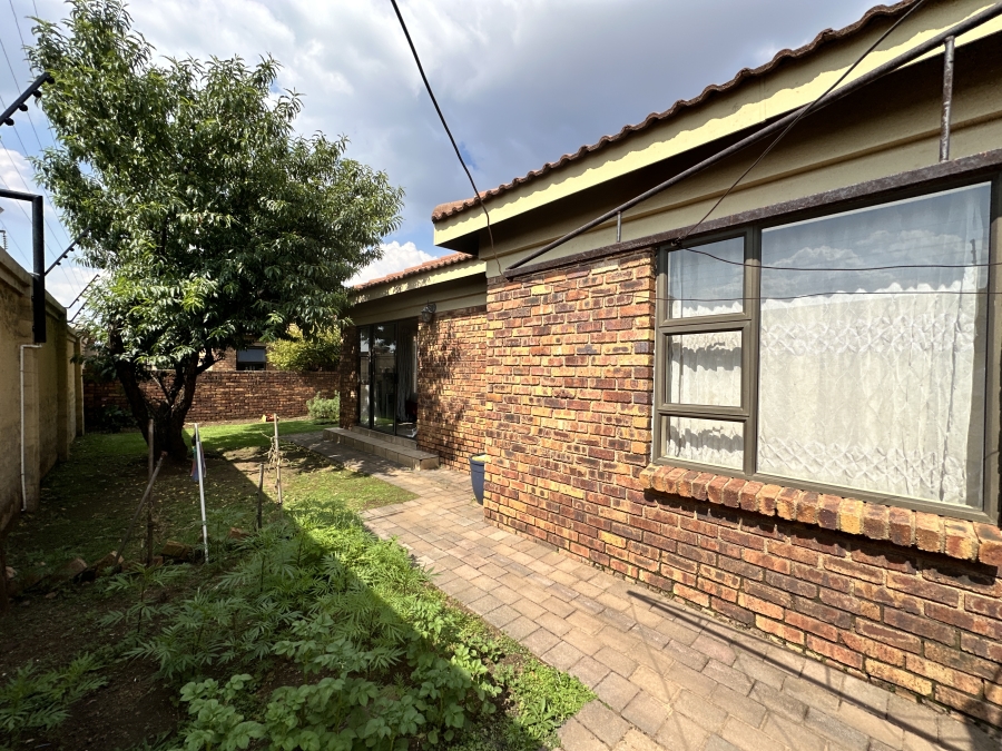 3 Bedroom Property for Sale in Albertsdal Gauteng