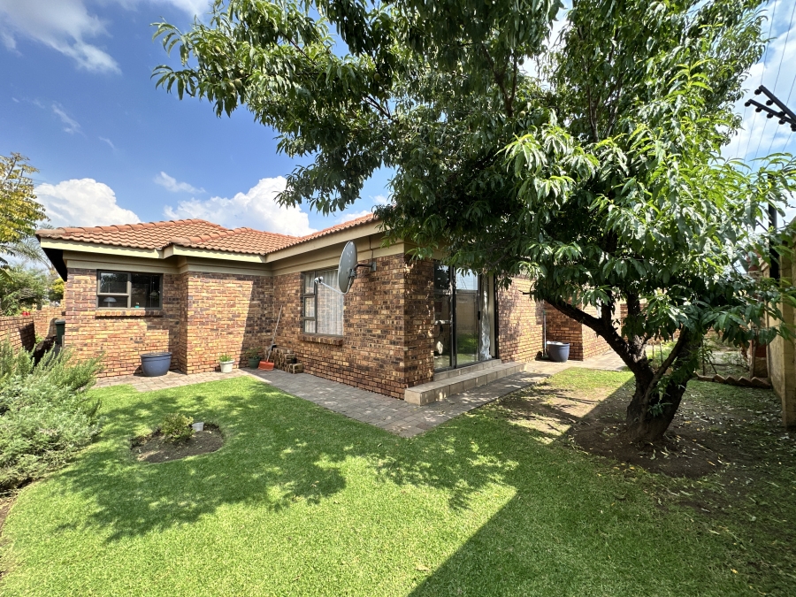 3 Bedroom Property for Sale in Albertsdal Gauteng