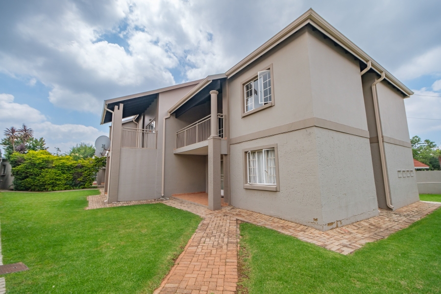To Let 2 Bedroom Property for Rent in Roodekrans Gauteng