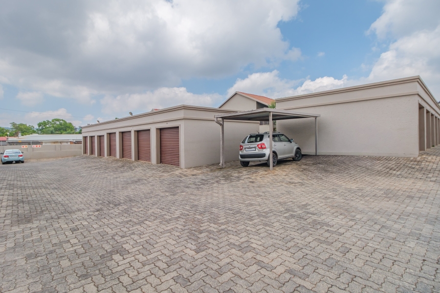 To Let 2 Bedroom Property for Rent in Roodekrans Gauteng