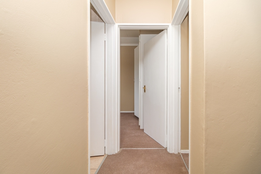 To Let 2 Bedroom Property for Rent in Roodekrans Gauteng